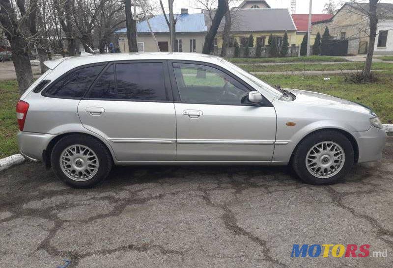 2001' Mazda 323 photo #2