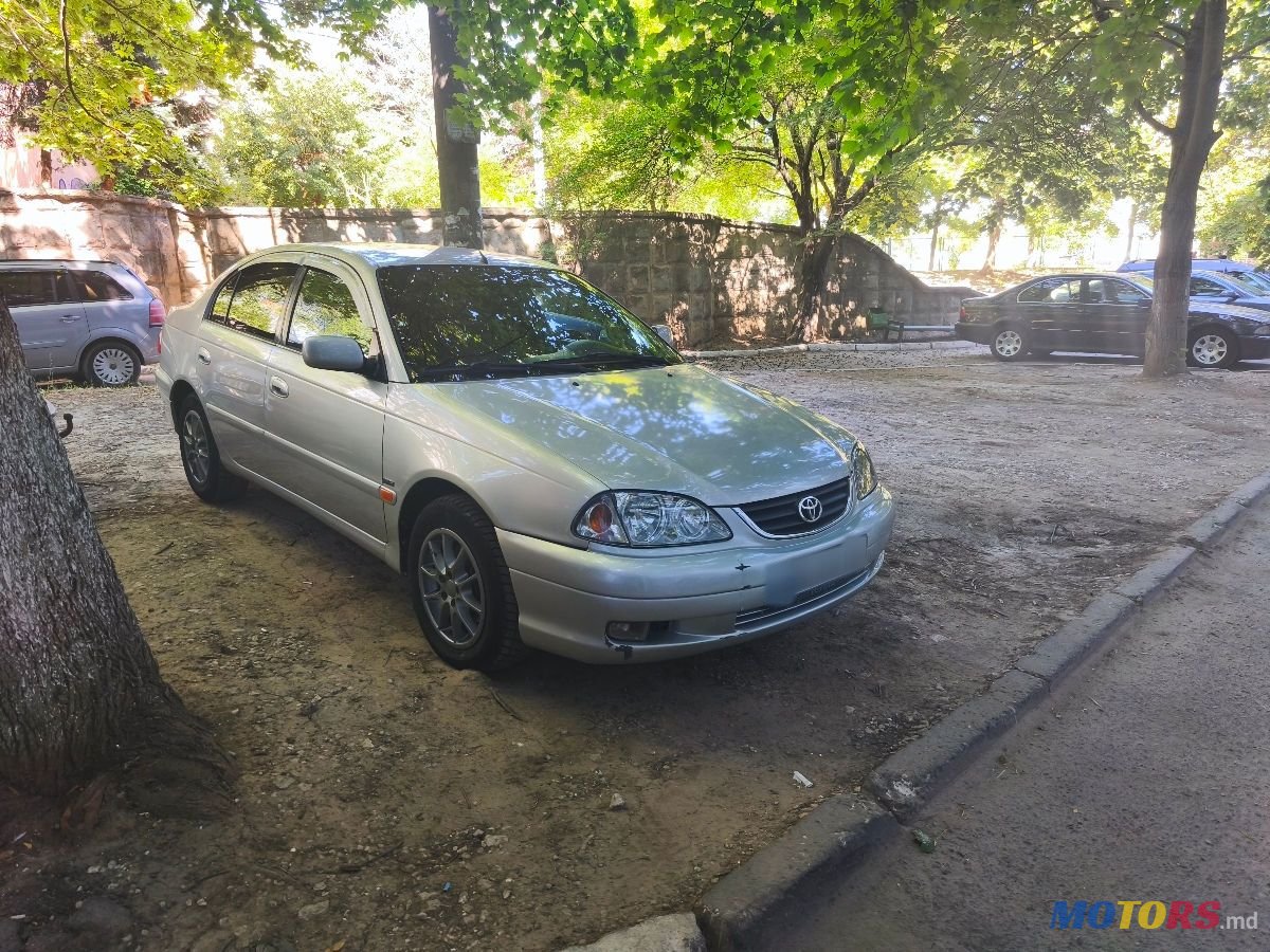 2002' Toyota Avensis photo #1