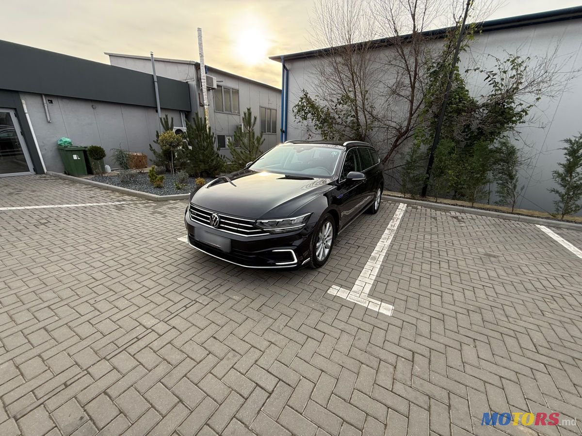 2022' Volkswagen Passat photo #1