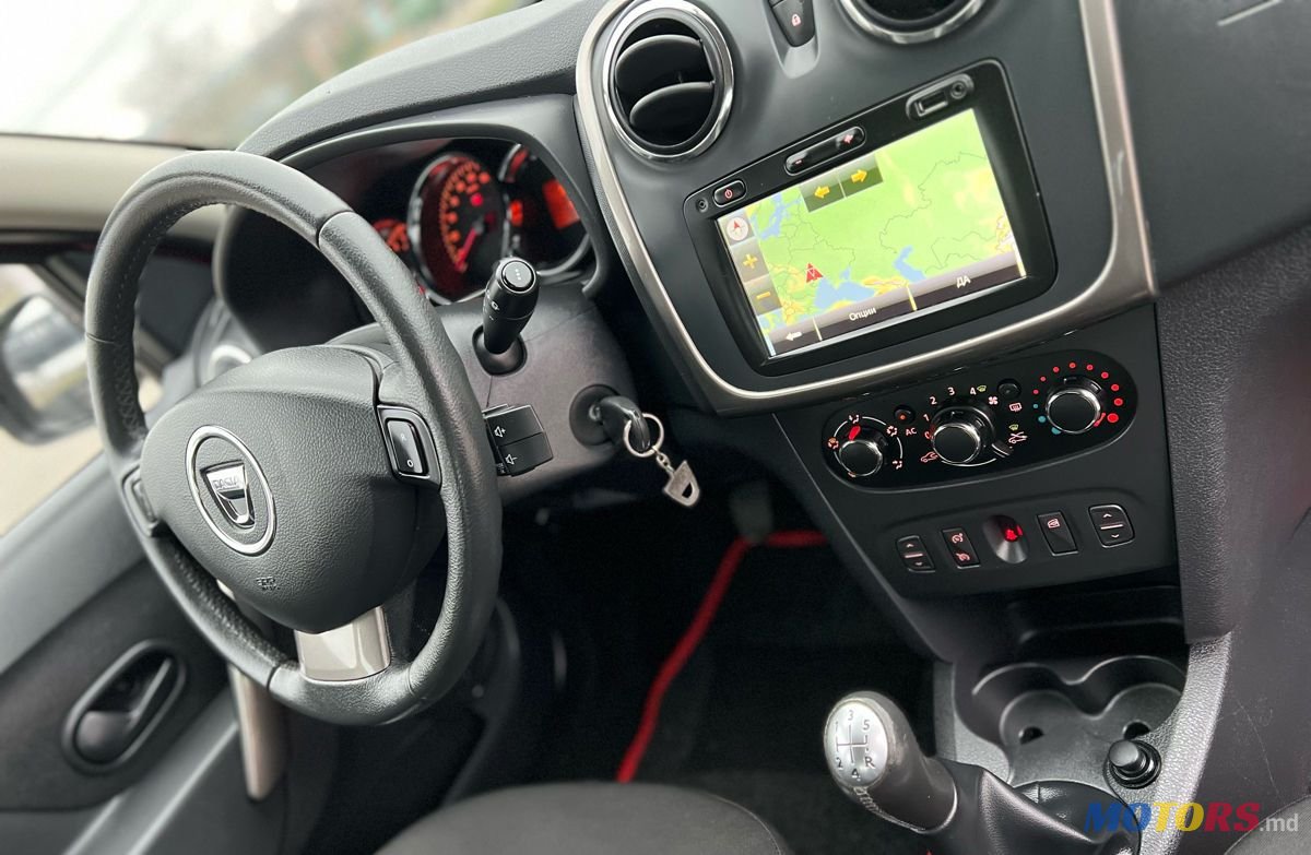 2013' Dacia Sandero Stepway photo #6