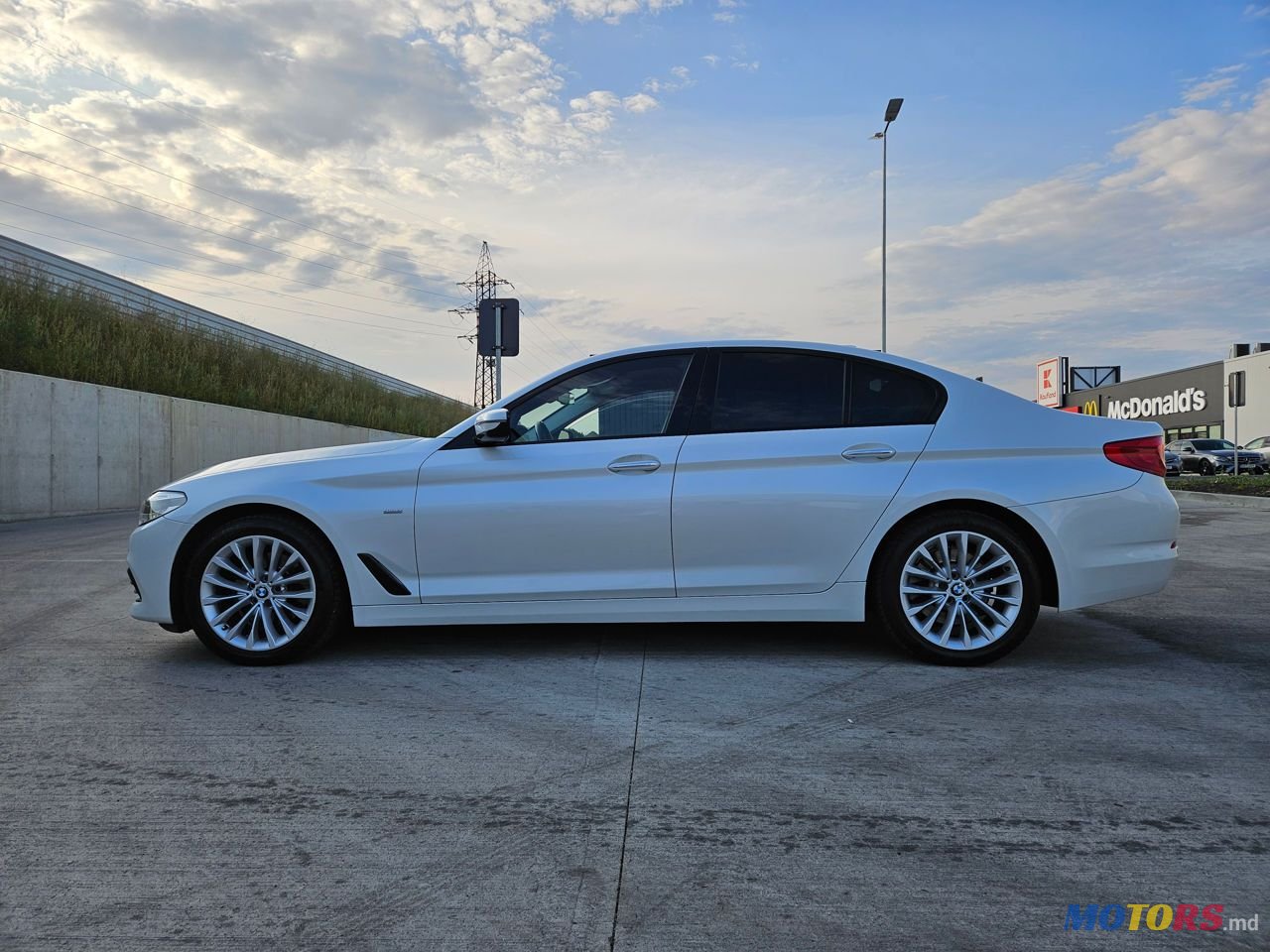 2018' BMW 5 Series photo #3