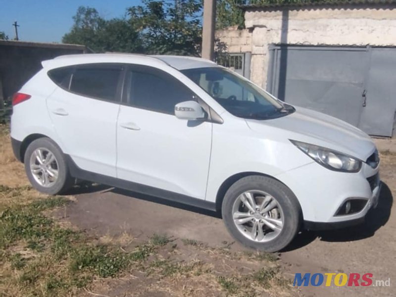 2011' Hyundai ix35 photo #2