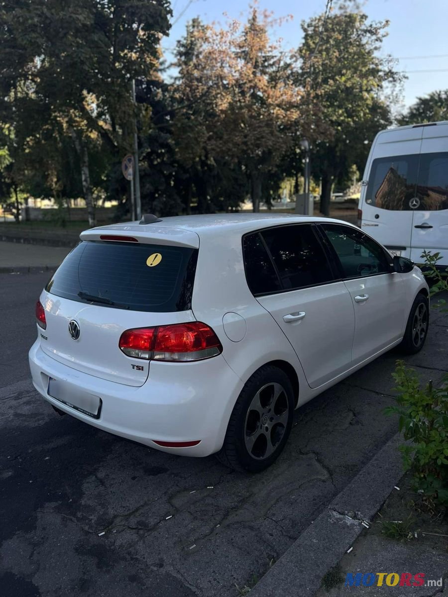 2009' Volkswagen Golf photo #1