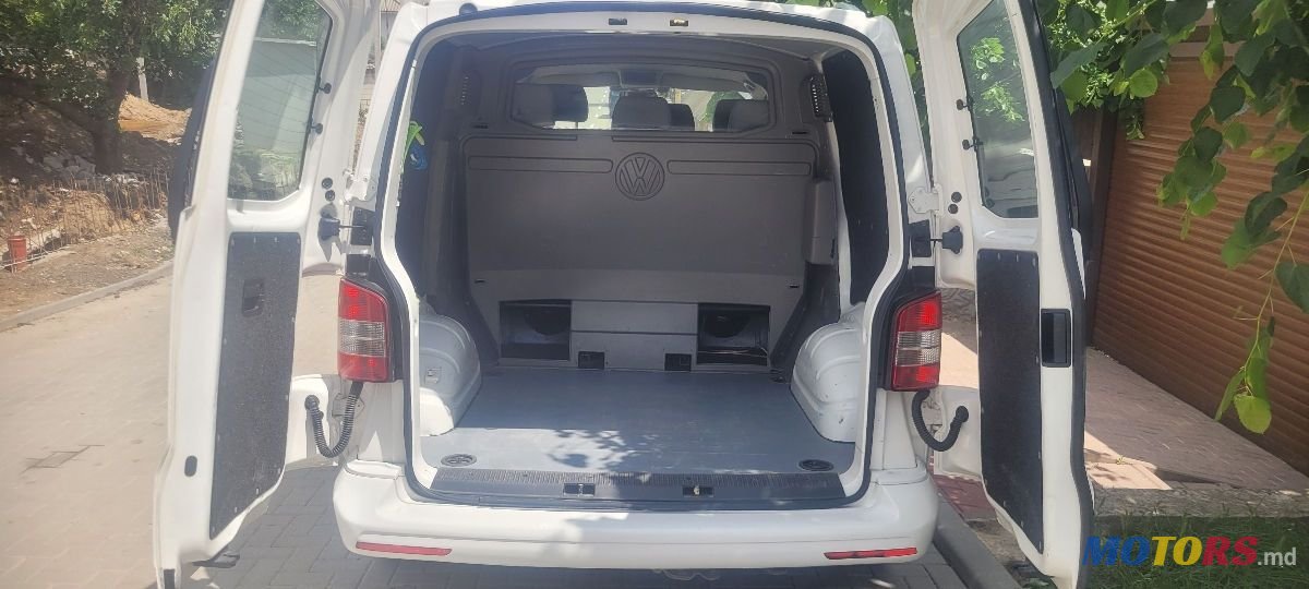 2012' Volkswagen Transporter photo #5
