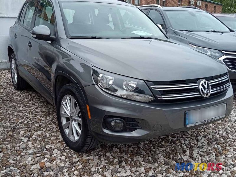 2017' Volkswagen Tiguan photo #2
