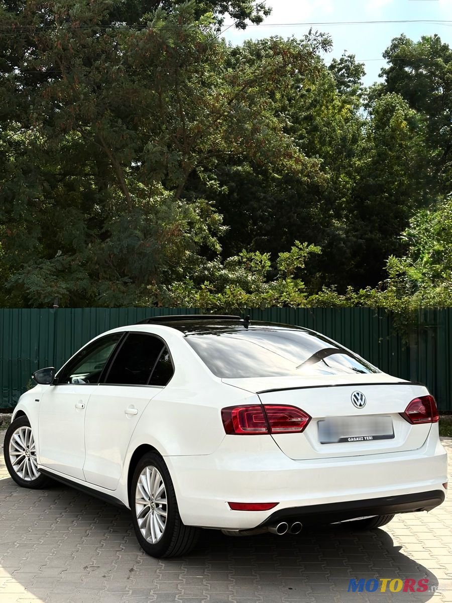 2013' Volkswagen Jetta photo #2