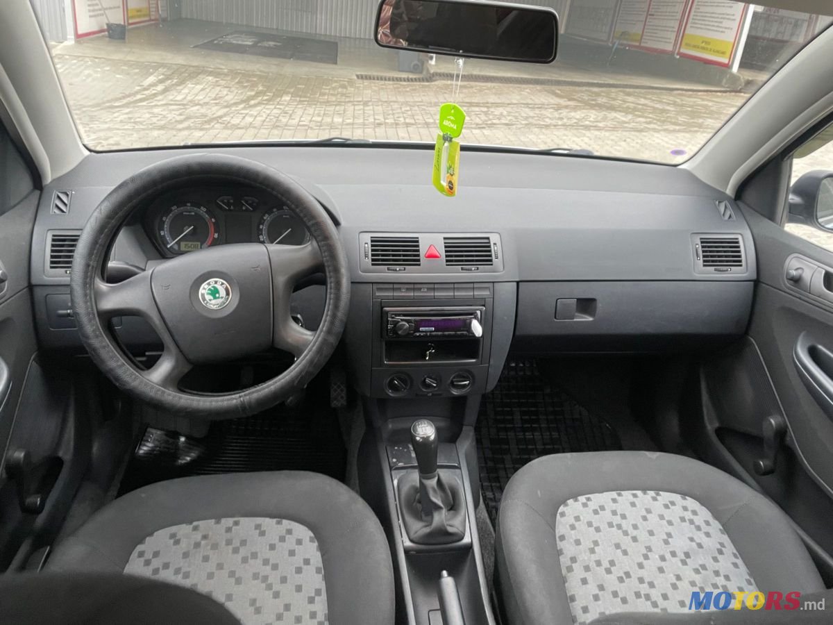 2002' Skoda Fabia photo #2