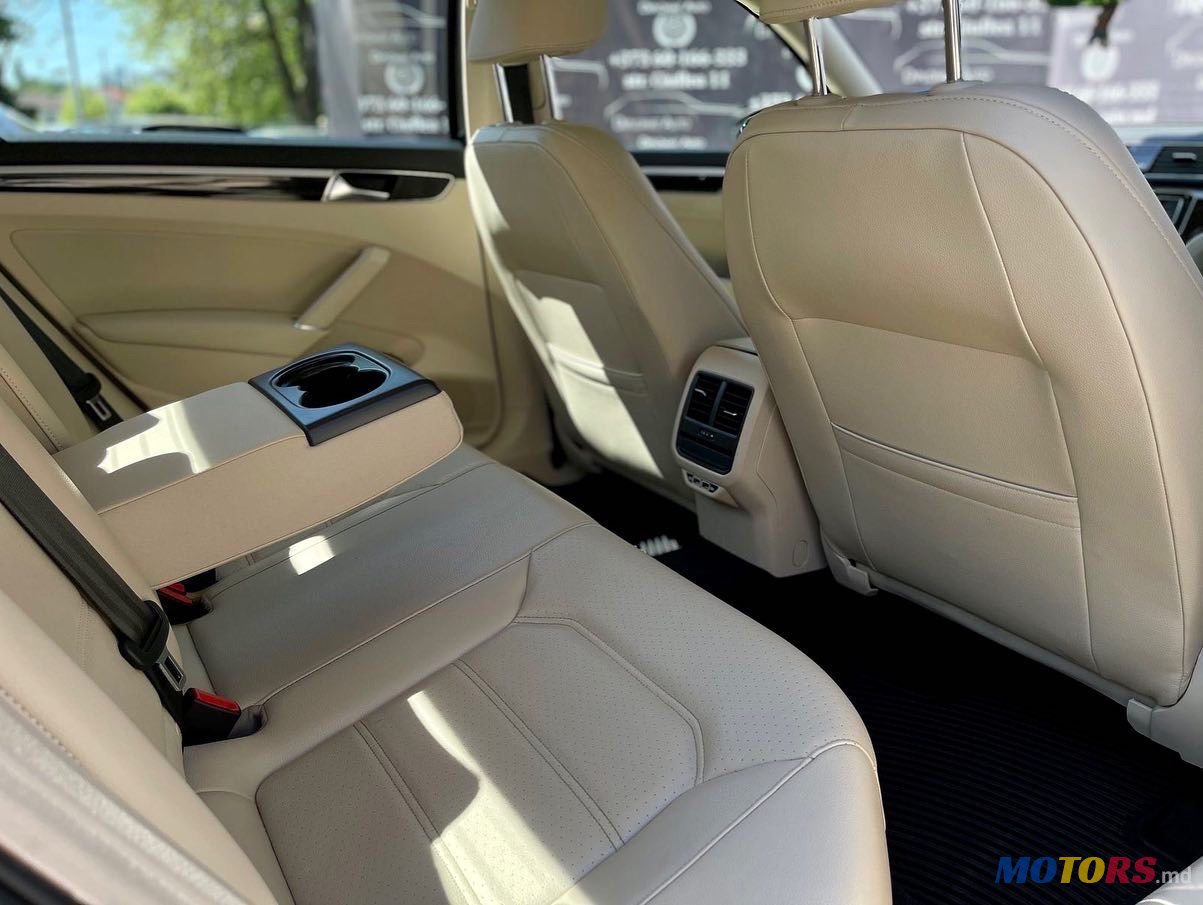 2018' Volkswagen Jetta photo #5