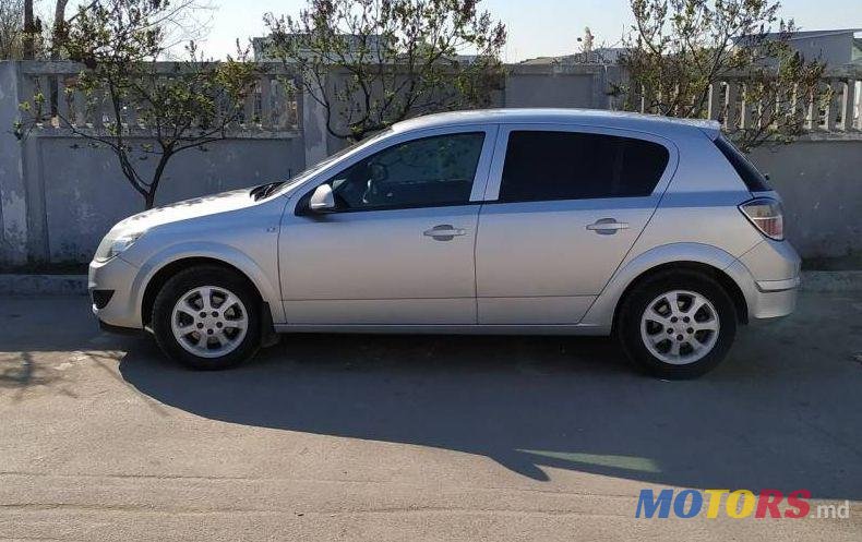 2012' Opel Astra photo #1