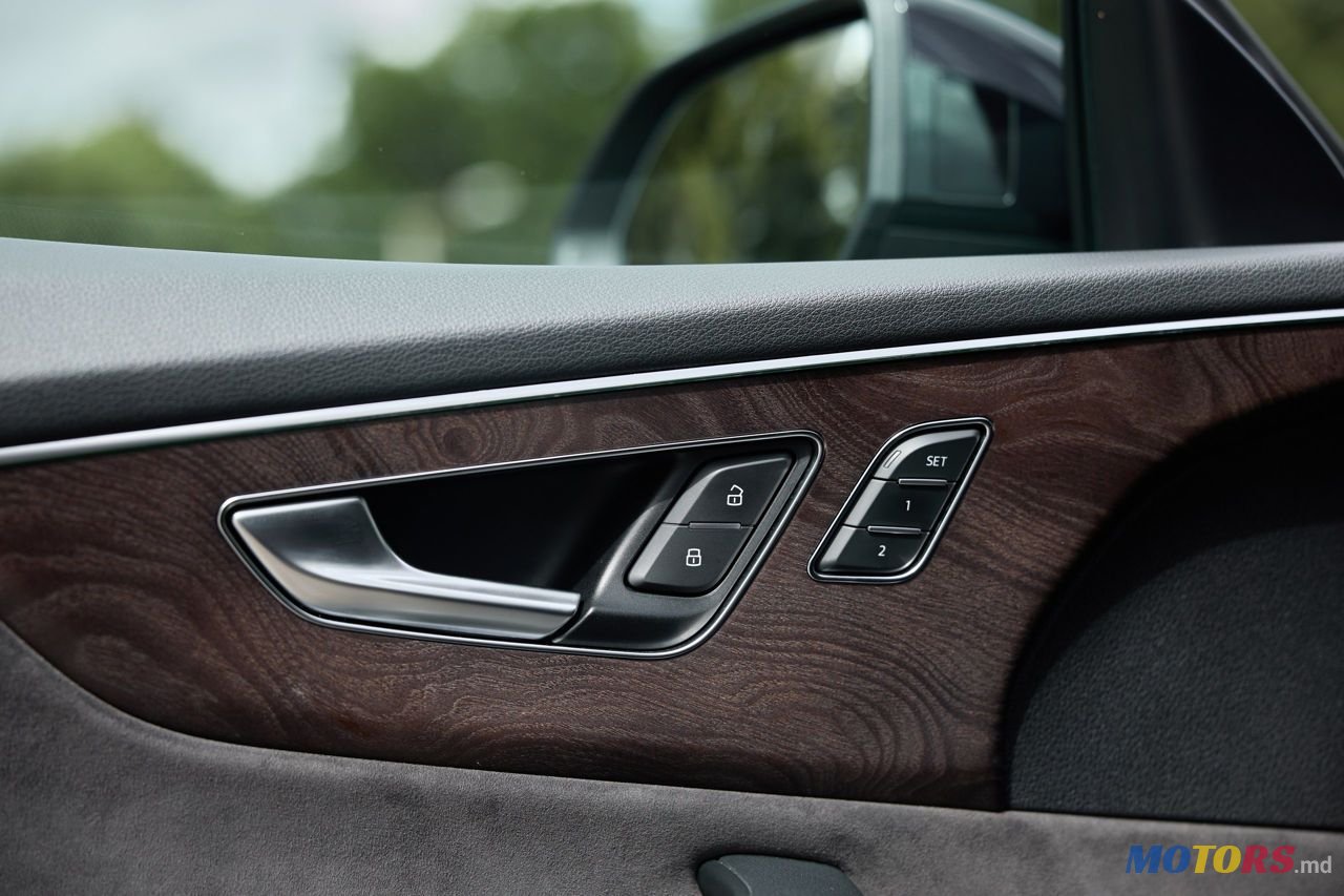 2019' Audi Q8 photo #5