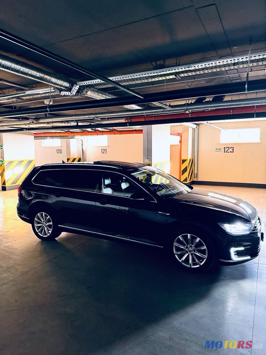 2016' Volkswagen Passat photo #3