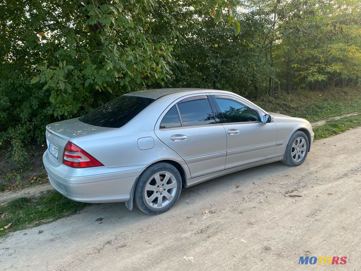 2004' Mercedes-Benz C Класс photo #3
