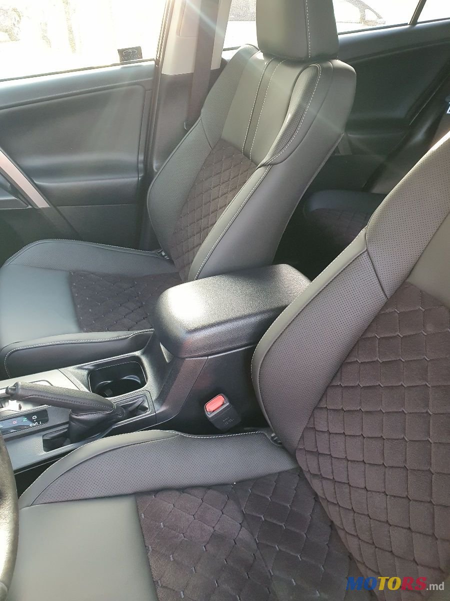 2016' Toyota RAV4 photo #3