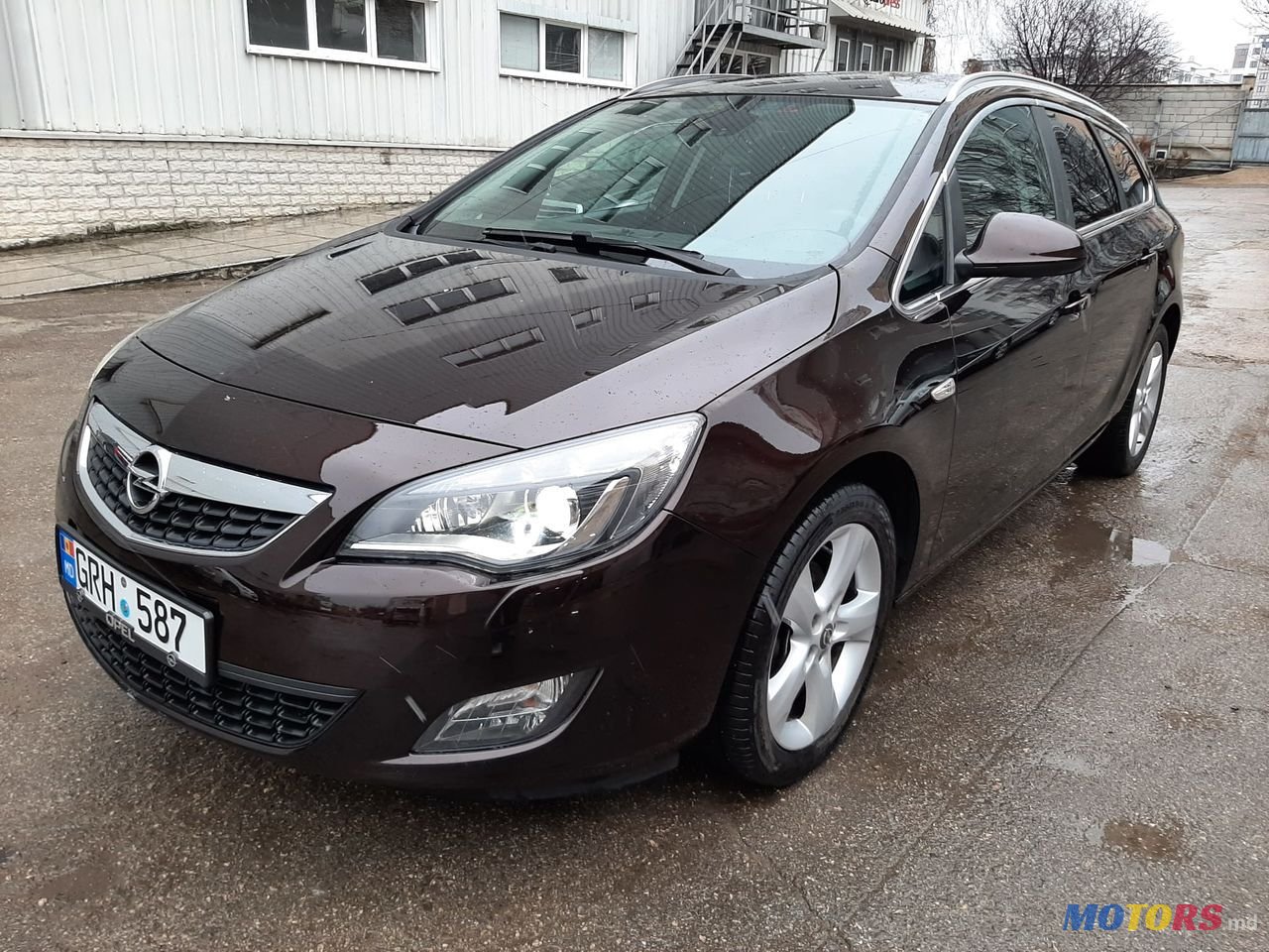 2013' Opel Astra photo #2