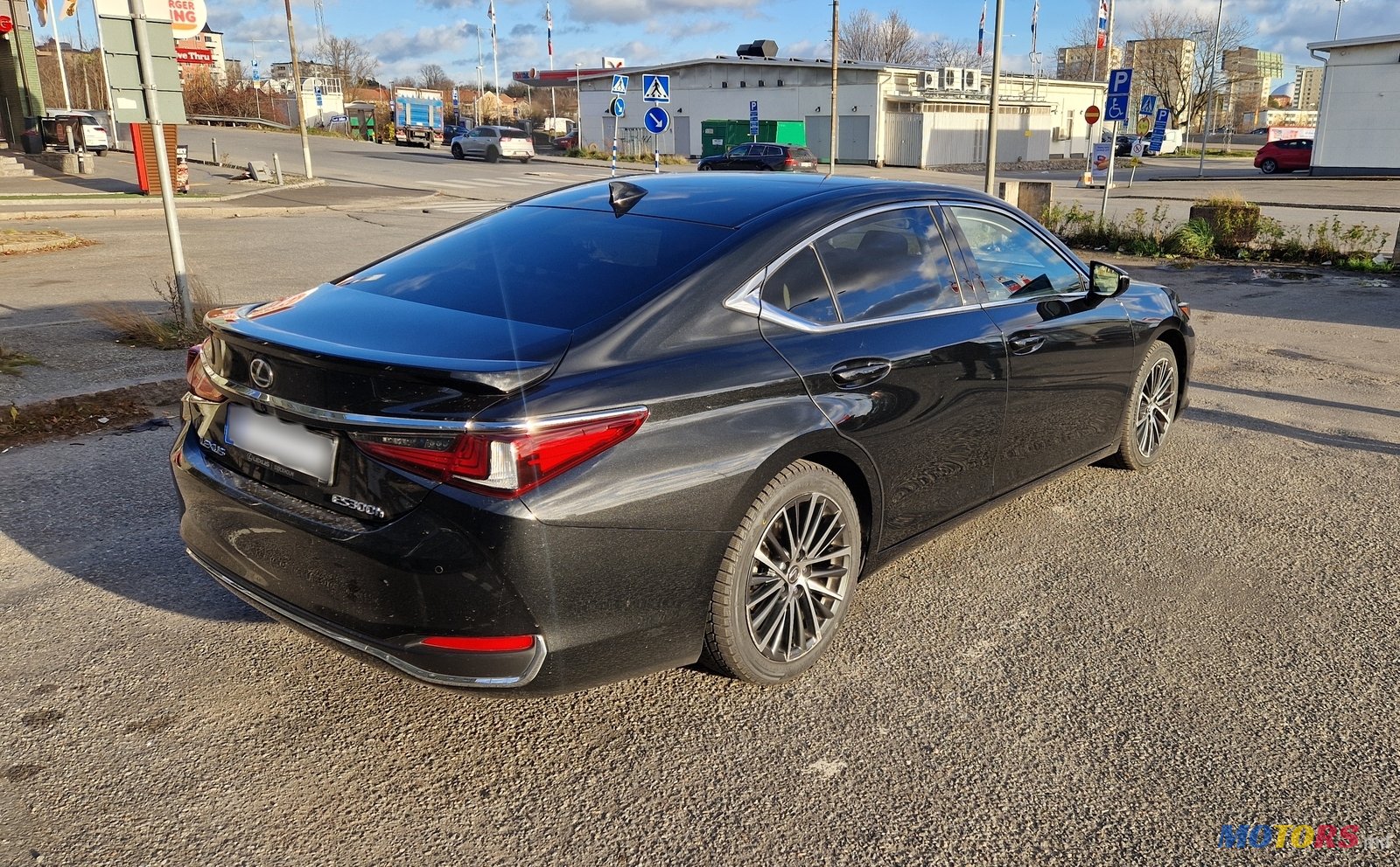 2023' Lexus ES 300 ES300H 2.5 Hybrid photo #3