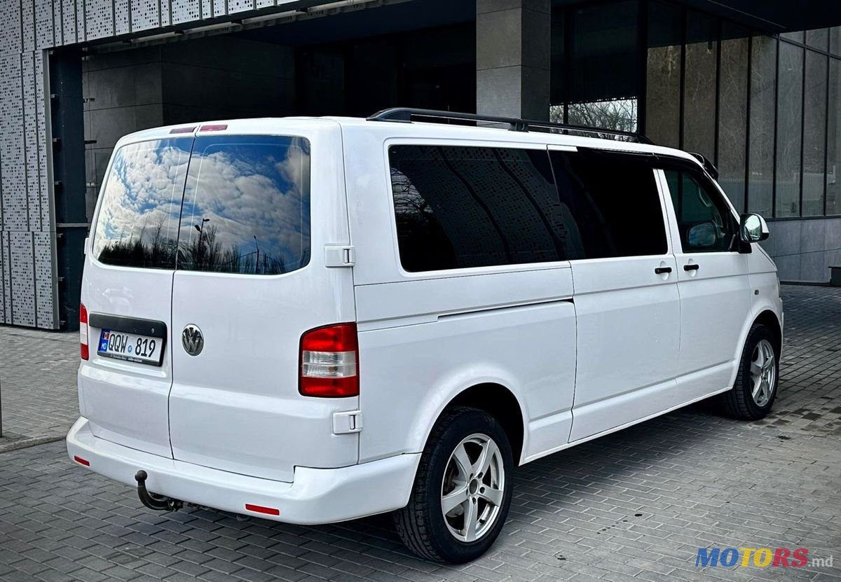 2011' Volkswagen Transporter photo #4