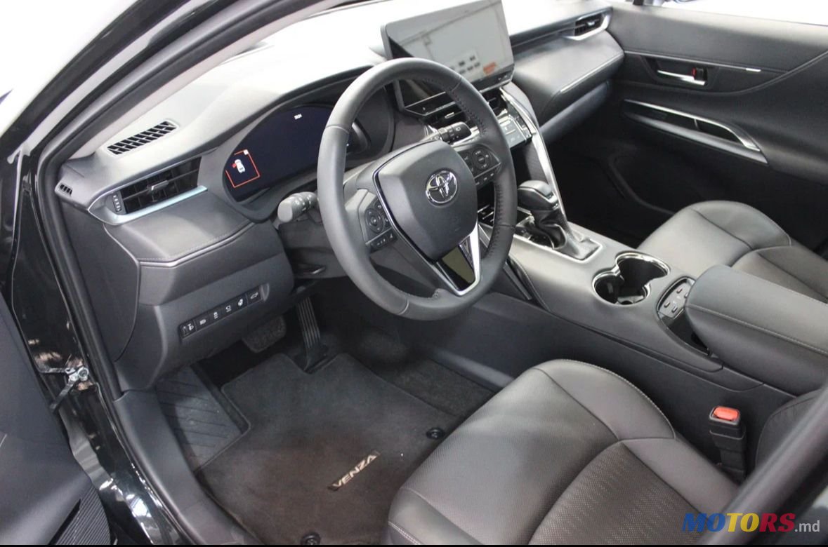 2021' Toyota Venza photo #3