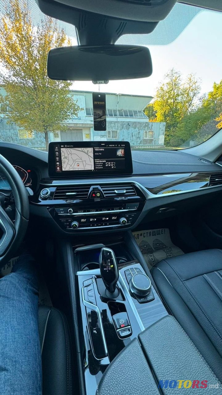 2020' BMW 5 Series photo #6