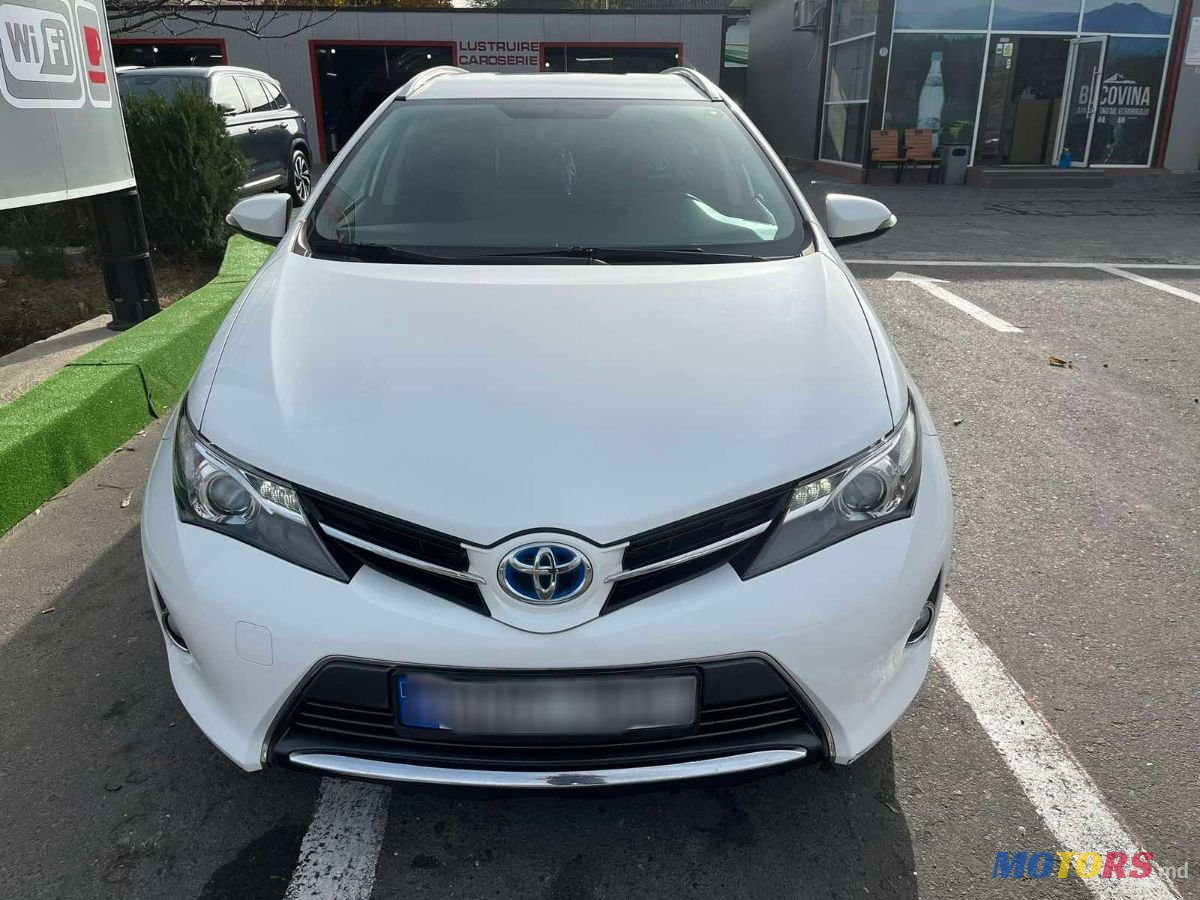 2013' Toyota Auris photo #1