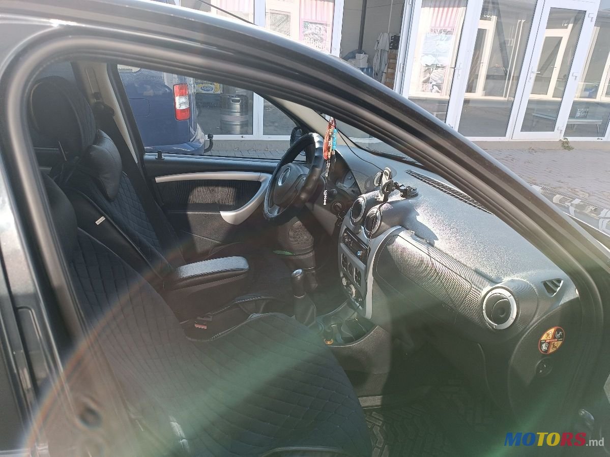 2010' Dacia Sandero photo #5