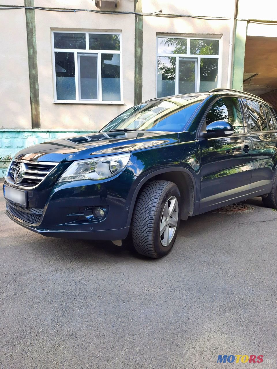 2010' Volkswagen Tiguan photo #3