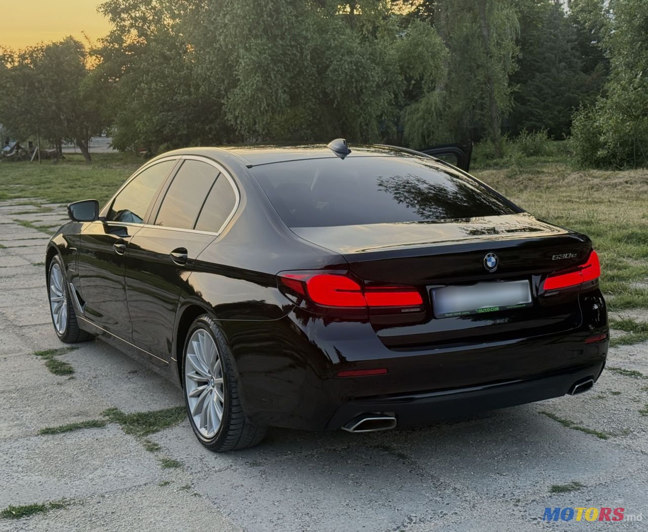 2021' BMW 5 Series photo #3