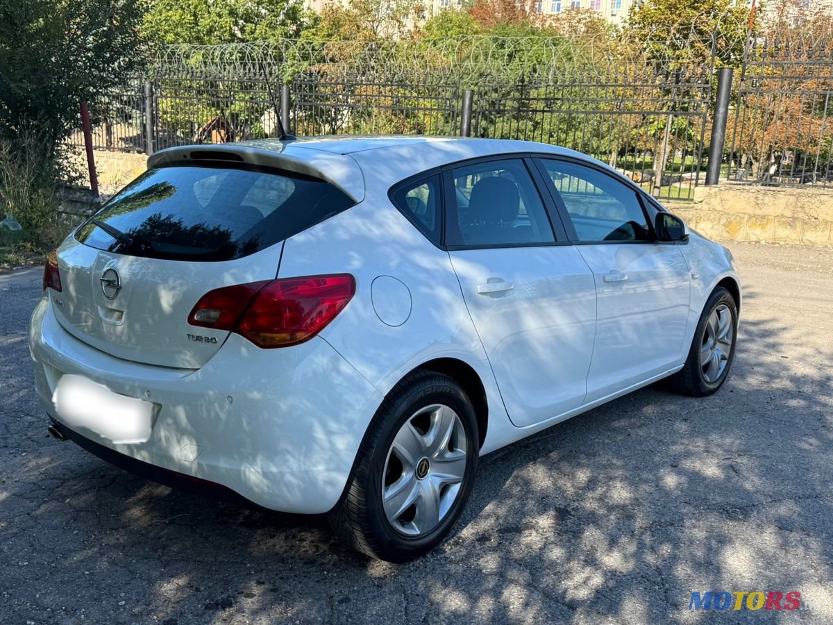 2012' Opel Astra photo #3