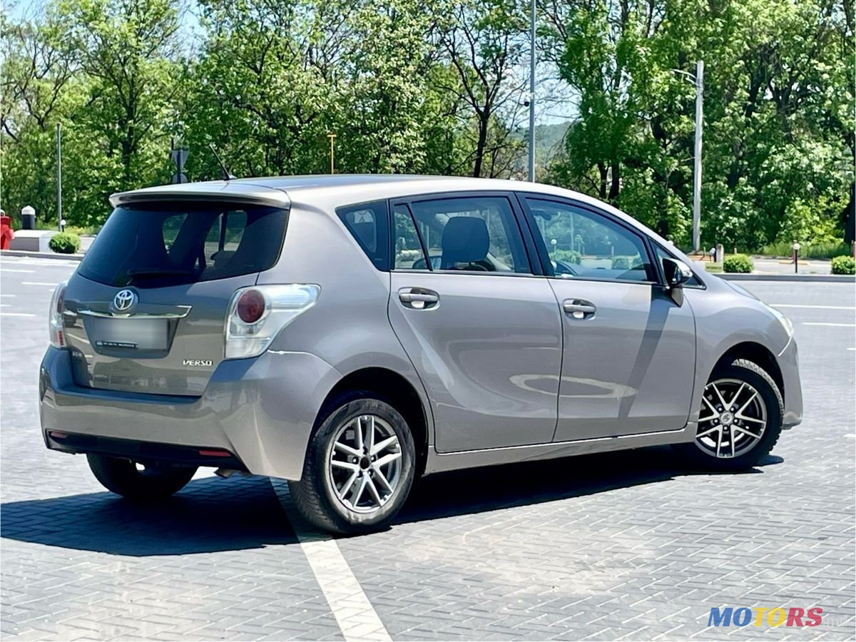 2015' Toyota Verso photo #3