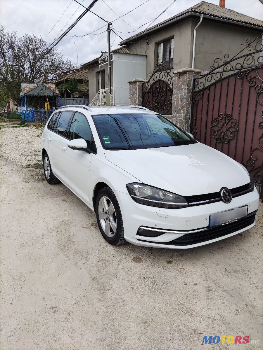 2017' Volkswagen Golf photo #2