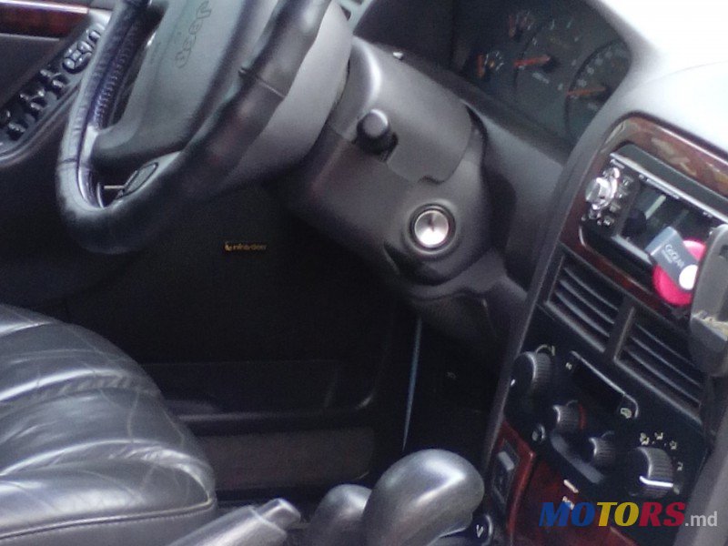 2000' Jeep Cherokee photo #2