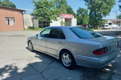 2000' Mercedes-Benz E-Class
