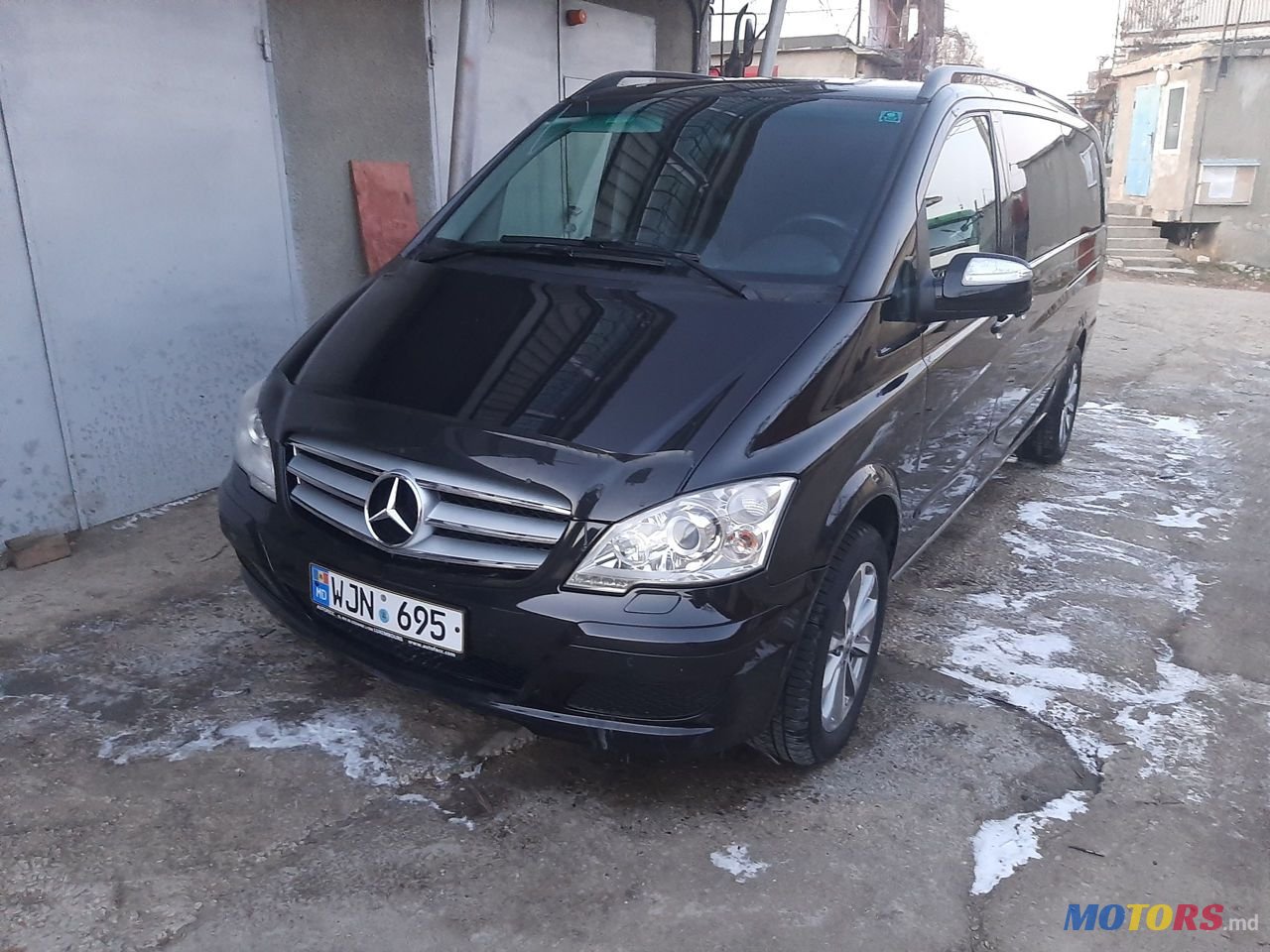 2011' Mercedes-Benz Viano photo #1