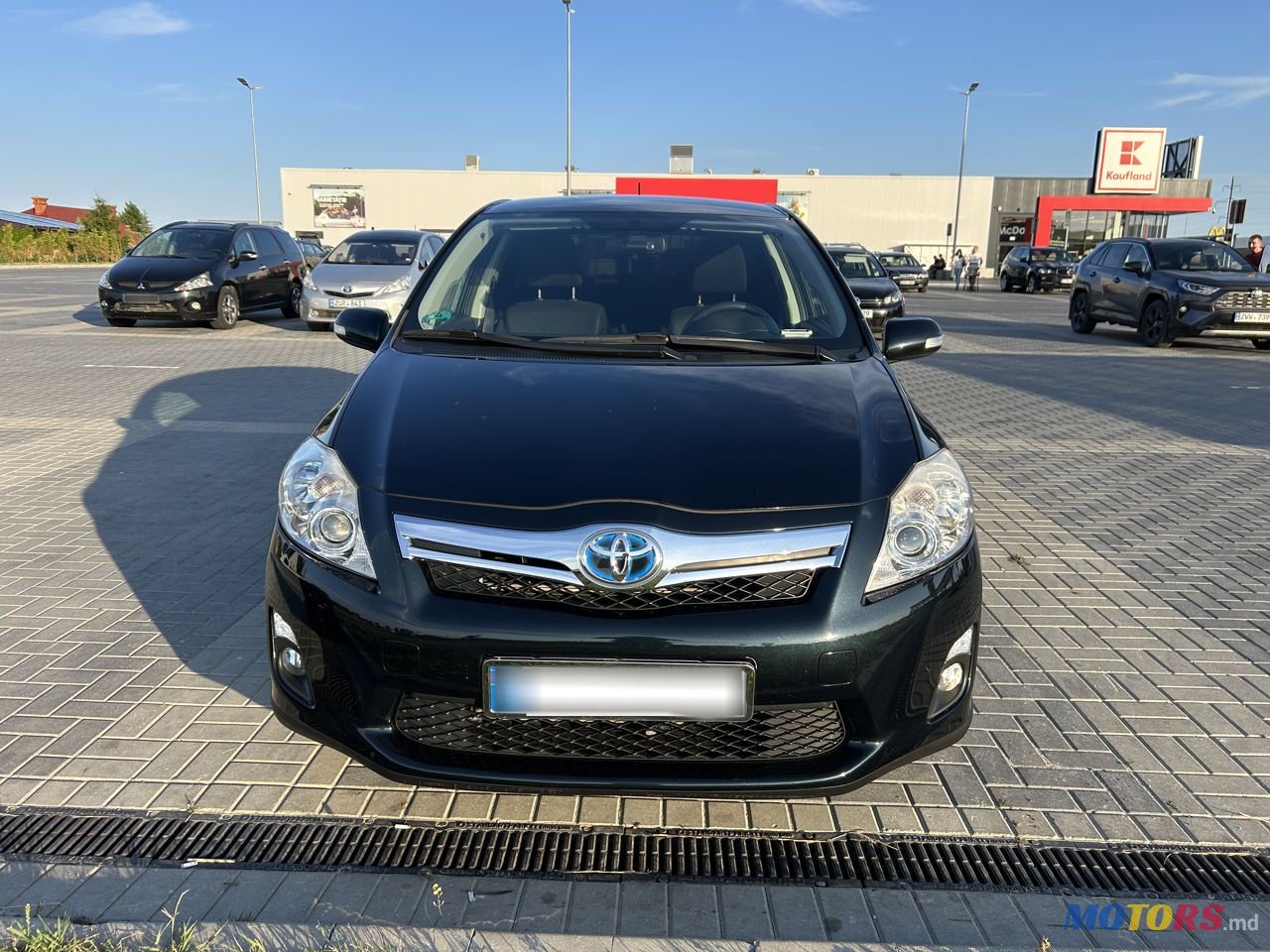 2012' Toyota Auris photo #1