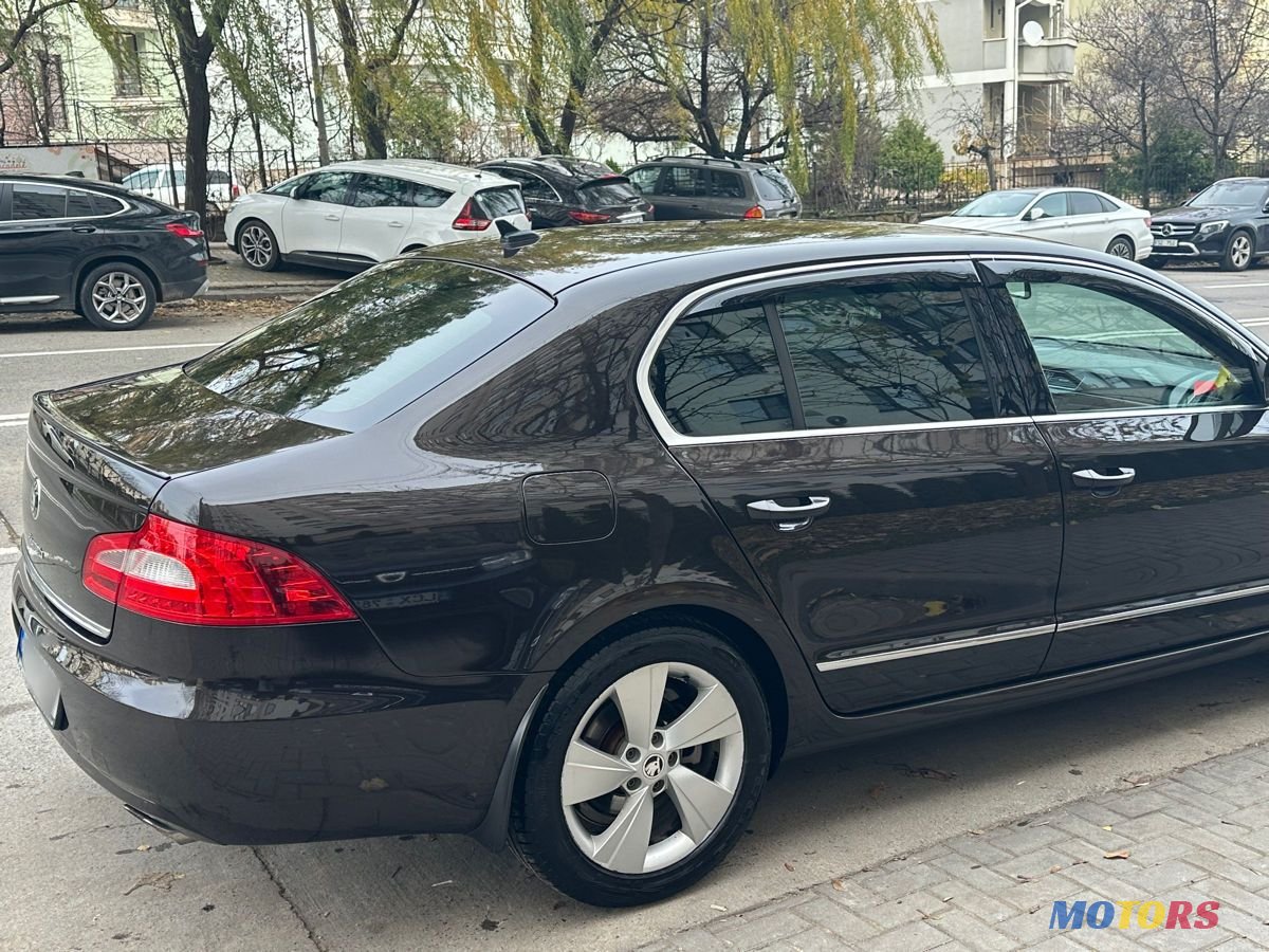 2012' Skoda Superb photo #5