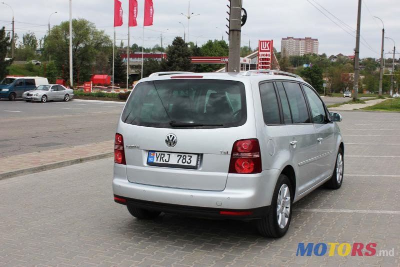 2007' Volkswagen Touran photo #2