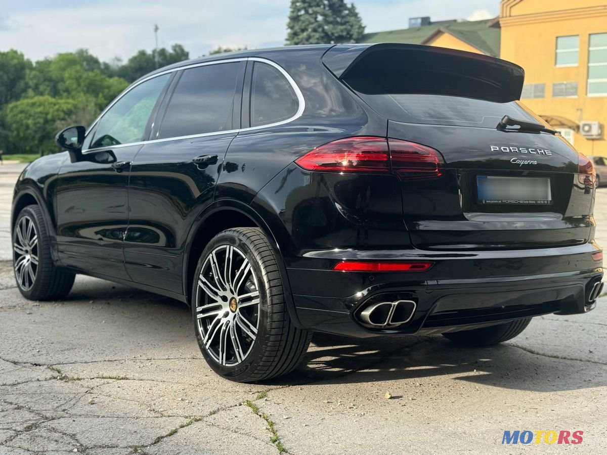 2016' Porsche Cayenne photo #2