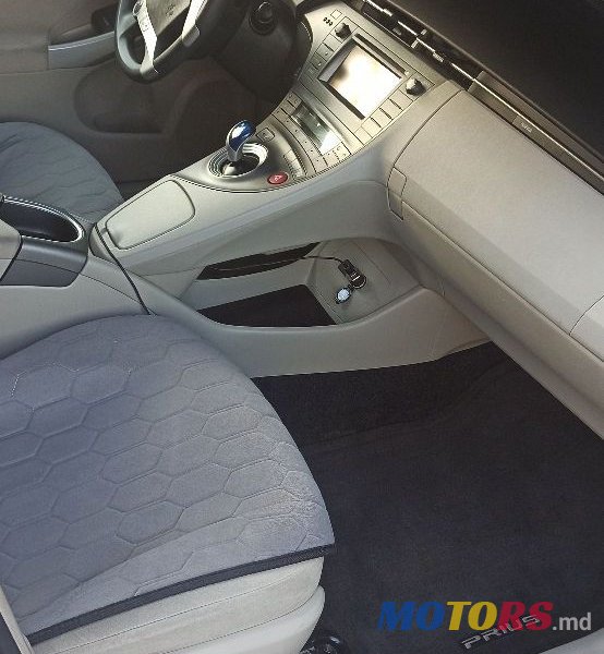 2013' Toyota Prius photo #6