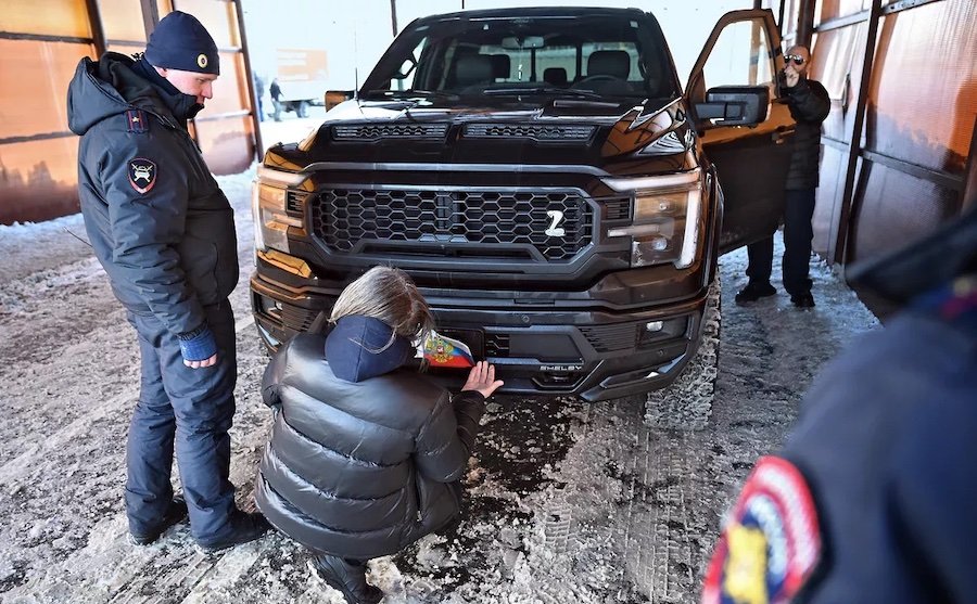 Kommersant: La cererea lui Putin, MAI din Rusia va permite înregistrarea mașinilor căutate de INTERPOL