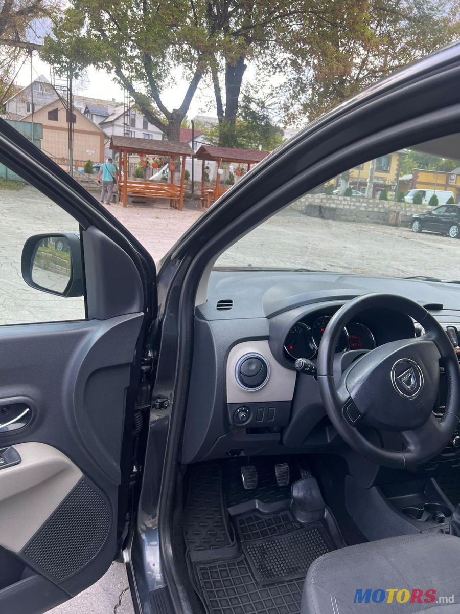 2013' Dacia Lodgy photo #5