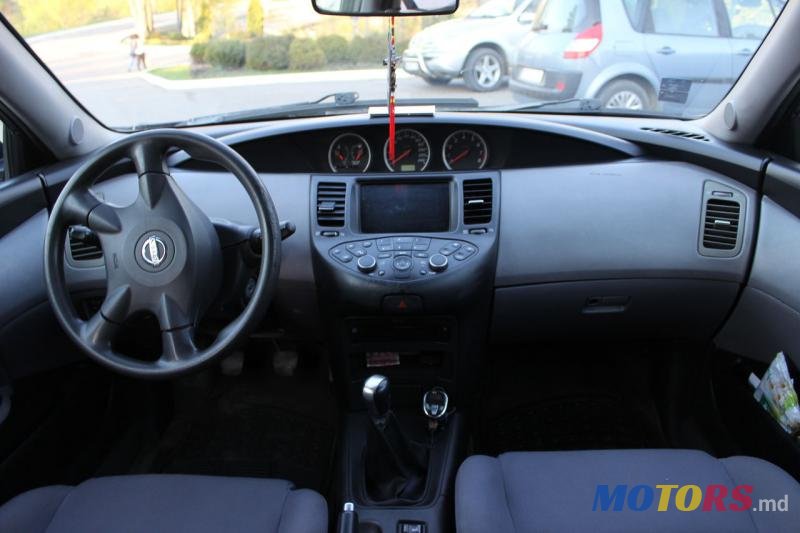 2002' Nissan Primera photo #2