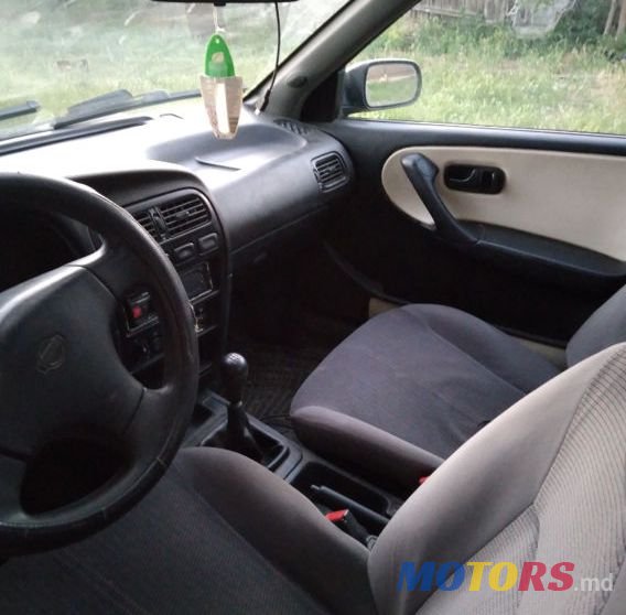 1993' Nissan Primera photo #4