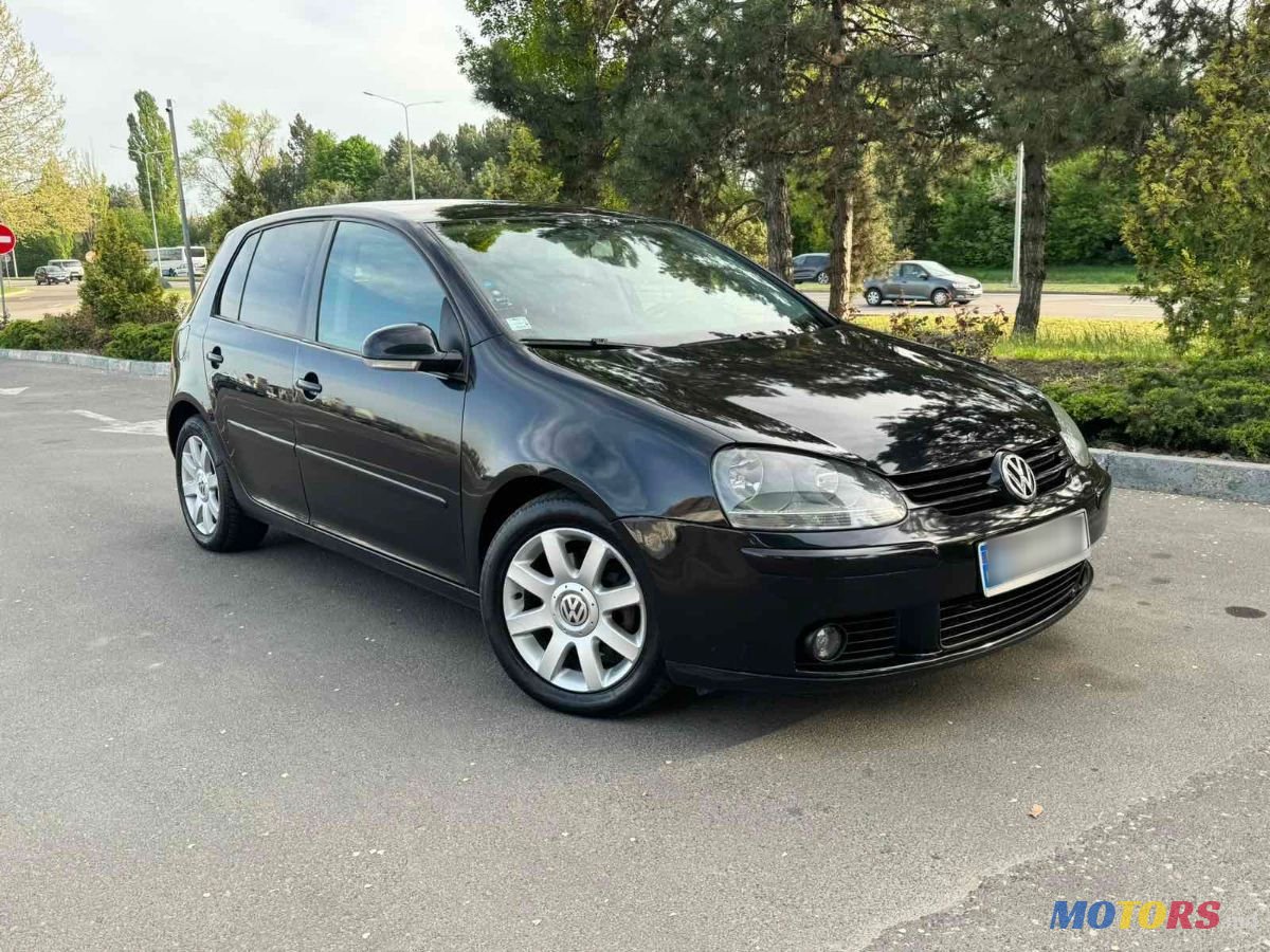 2004' Volkswagen Golf photo #2