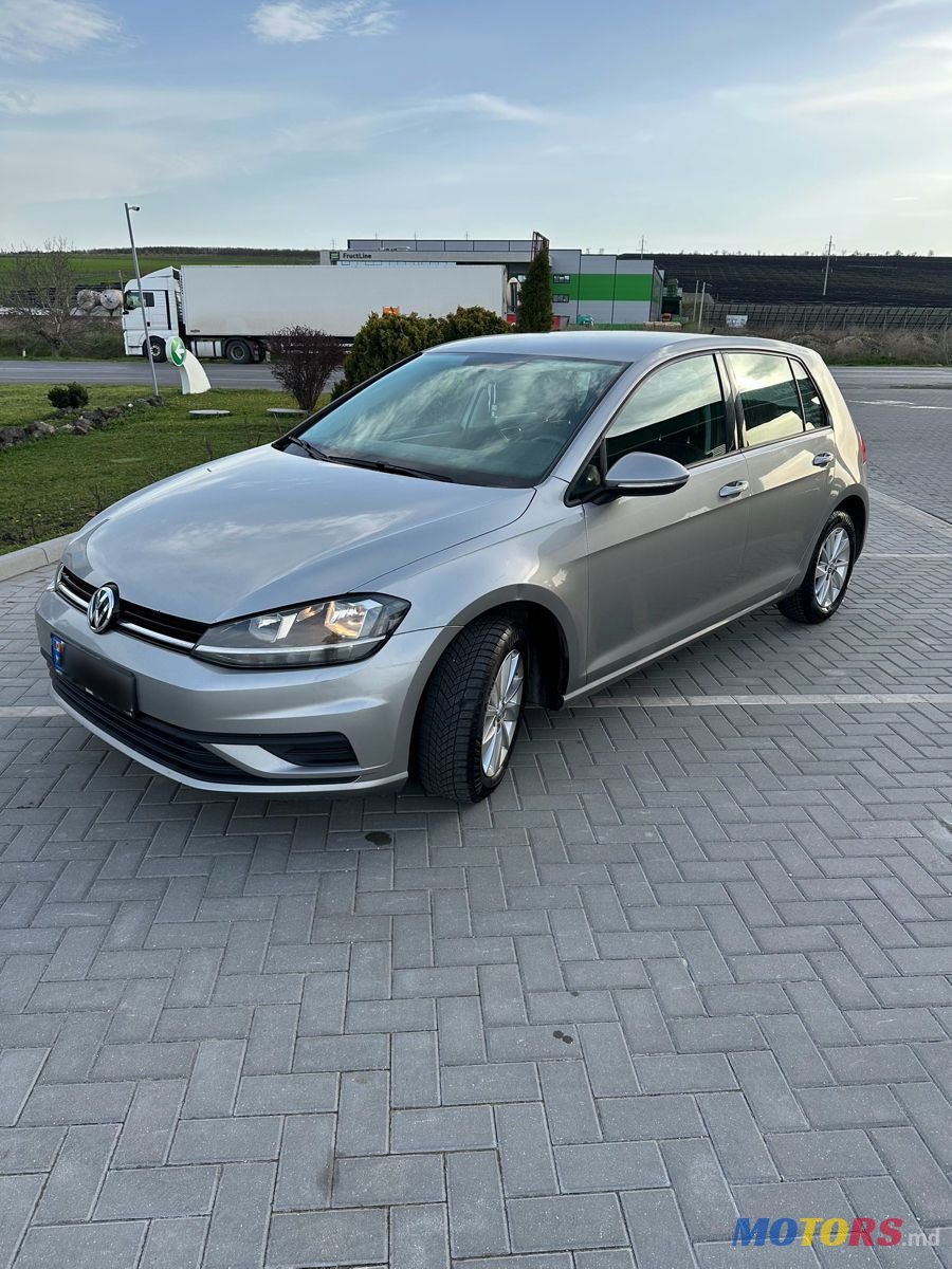 2017' Volkswagen Golf photo #6