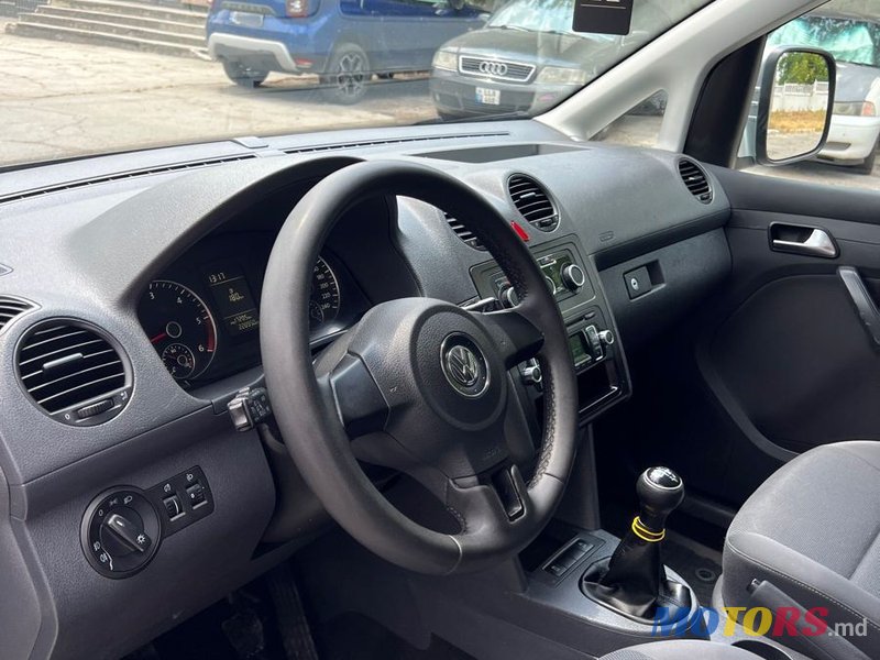 2011' Volkswagen Caddy photo #6