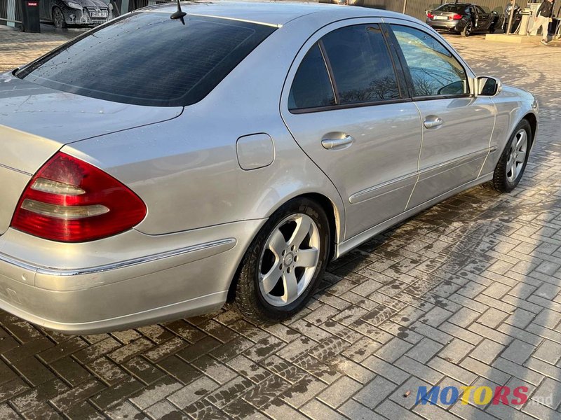 2005' Mercedes-Benz E Класс photo #4