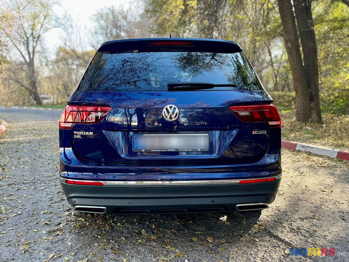 2020' Volkswagen Tiguan photo #5