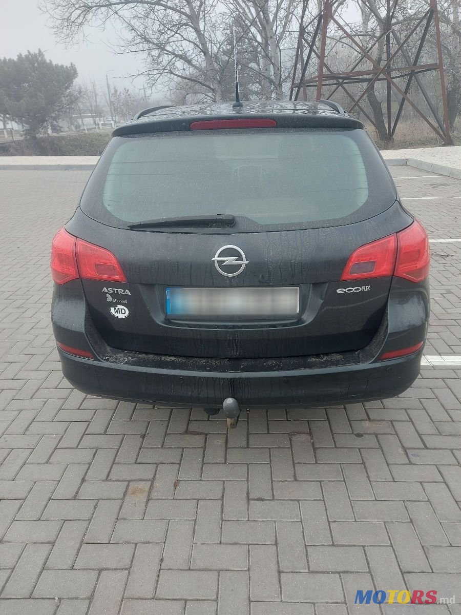 2011' Opel Astra photo #4