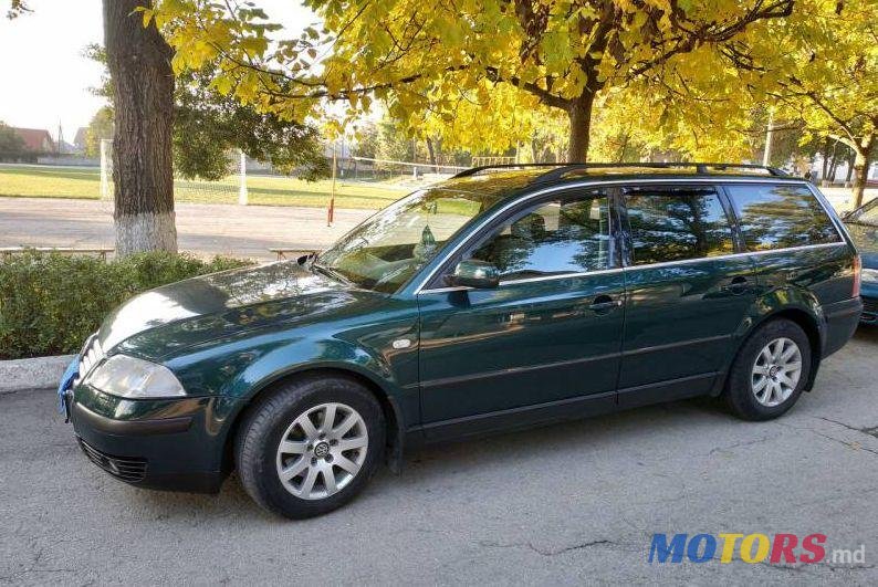 2001' Volkswagen Passat photo #1
