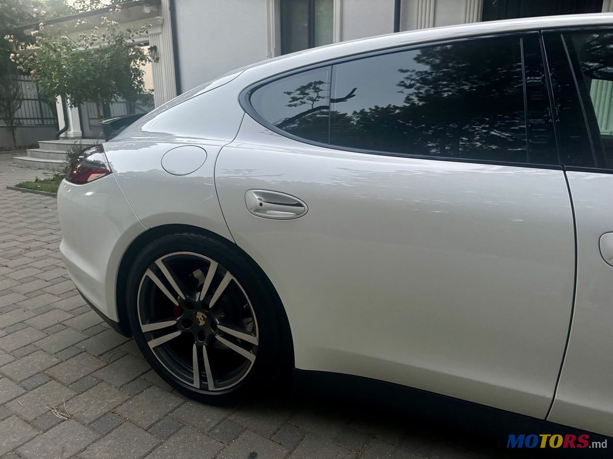 2012' Porsche Panamera photo #2