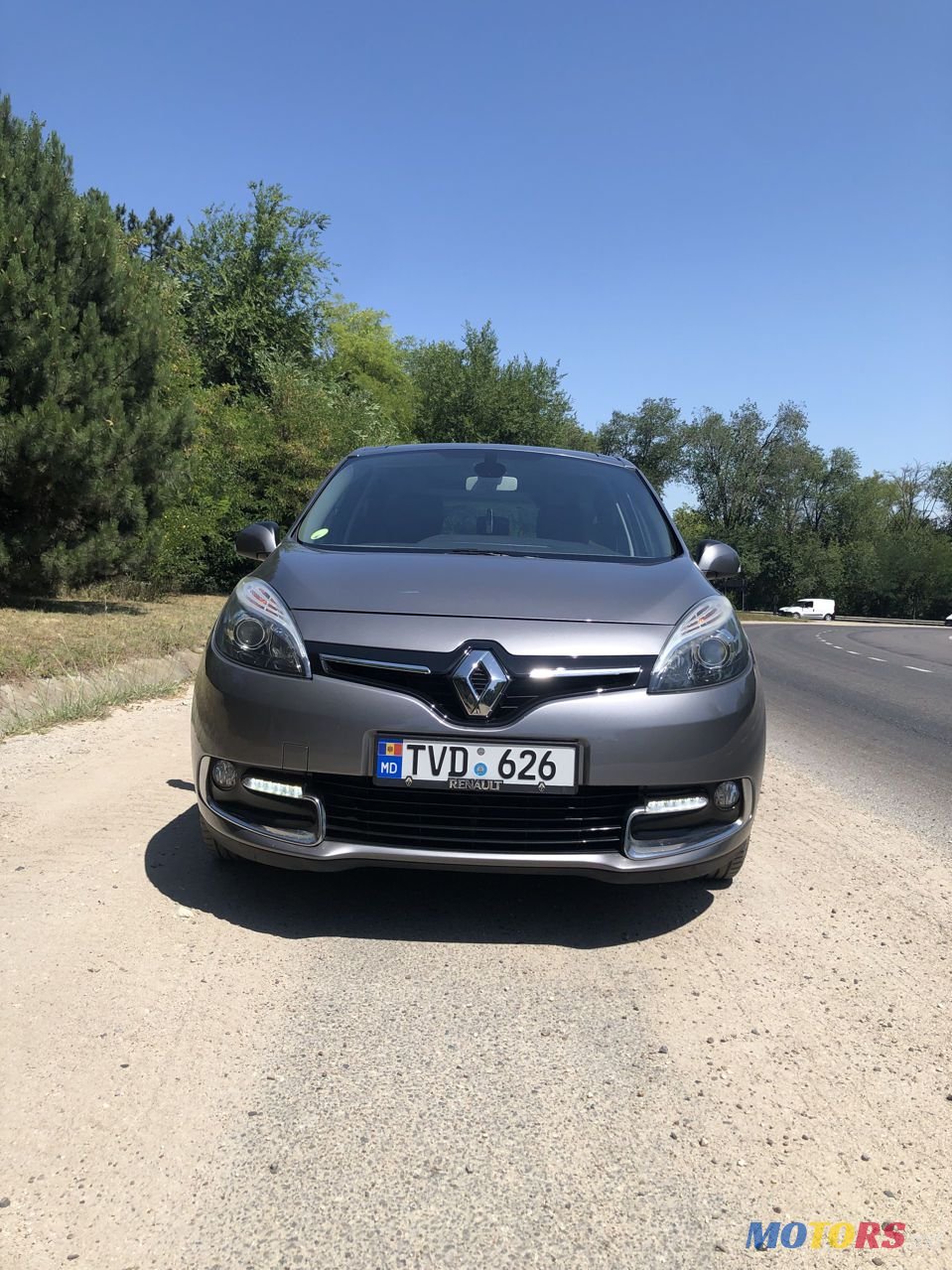 2013' Renault Scenic photo #1